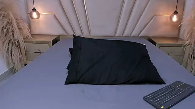 Snapshot of MaroxCute chatting on November 29, 1:25 pm MaroxCute online show from November 29, 1:25 pm