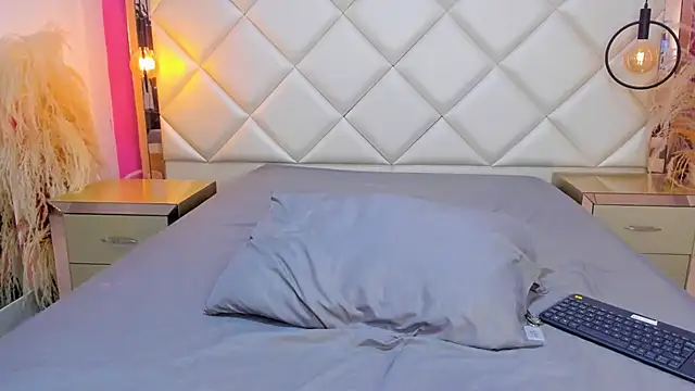 Snapshot of MaroxCute chatting on December 2, 6:14 pm MaroxCute online show from December 2, 6:14 pm