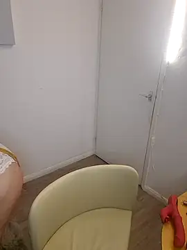 Snapshot of BubblesLovexox chatting on November 24, 10:42 pm BubblesLovexox online show from November 24, 10:42 pm