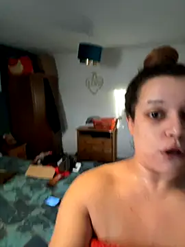 Snapshot of BubblesLovexox chatting on November 30, 3:05 pm BubblesLovexox online show from November 30, 3:05 pm