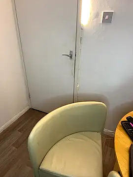 Snapshot of BubblesLovexox chatting on December 2, 4:24 pm BubblesLovexox online show from December 2, 4:24 pm