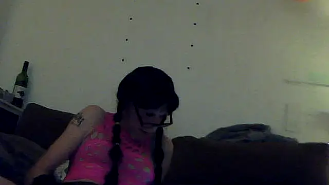 Snapshot of MannenKut chatting on December 14, 5:24 am MannenKut online show from December 14, 5:24 am