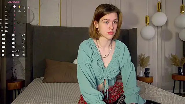 LoraPuffs online show from November 17, 4:46 pm