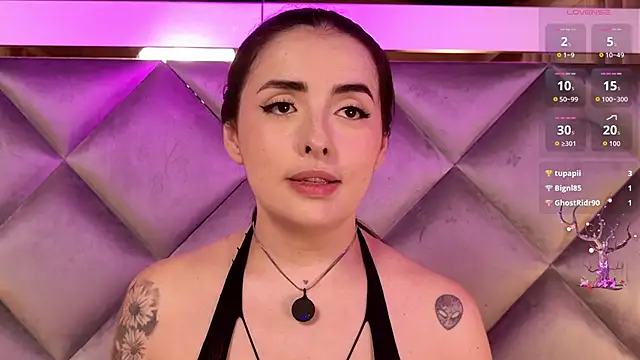 Snapshot of _giggy_2 chatting on November 5, 11:43 am giggy 2 online show from November 5, 11:43 am