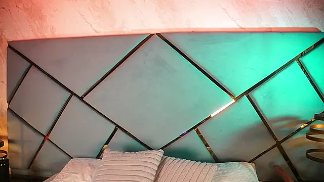 Snapshot of _giggy_2 chatting on December 3, 11:41 am giggy 2 online show from December 3, 11:41 am