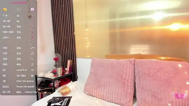 Snapshot of LunaaMorena chatting on November 19, 1:33 pm LunaaMorena online show from November 19, 1:33 pm