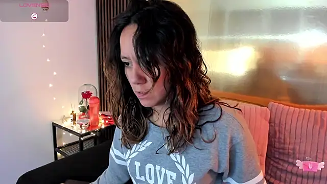 Snapshot of LunaaMorena chatting on December 16, 2:22 pm LunaaMorena online show from December 16, 2:22 pm