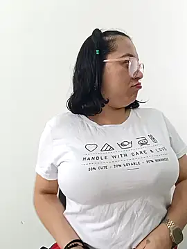 Snapshot of Caroline-17 chatting on November 13, 6:07 pm Caroline-17 online show from November 13, 6:07 pm