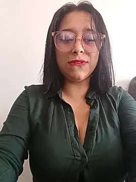 Snapshot of Caroline-17 chatting on November 22, 6:07 pm Caroline-17 online show from November 22, 6:07 pm