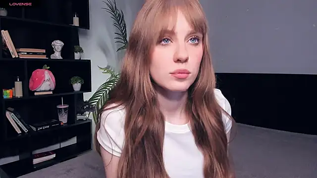 Snapshot of TessaStruble chatting on November 2, 8:06 am TessaStruble online show from November 2, 8:06 am