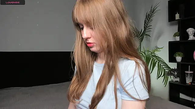 Snapshot of TessaStruble chatting on November 9, 9:18 am TessaStruble online show from November 9, 9:18 am