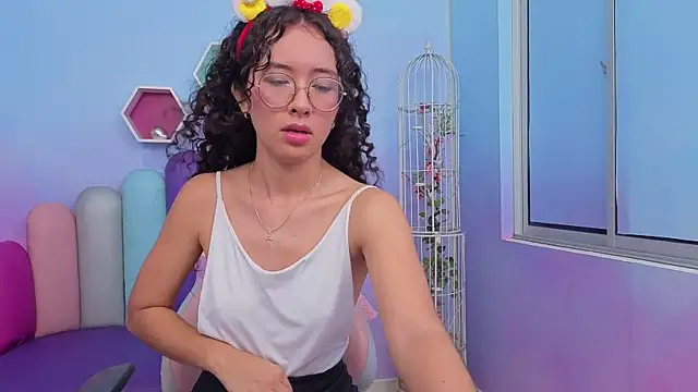 Snapshot of Sasha-Monroe chatting on December 15, 11:53 pm Sasha-Monroe online show from December 15, 11:53 pm