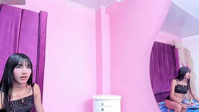 Snapshot of foxyhillx chatting on December 15, 5:50 pm foxyhillx online show from December 15, 5:50 pm