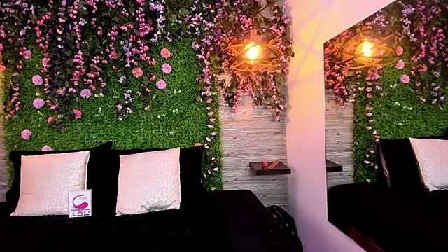 Snapshot of EmilyyRed chatting on November 8, 9:13 pm EmilyyRed online show from November 8, 9:13 pm