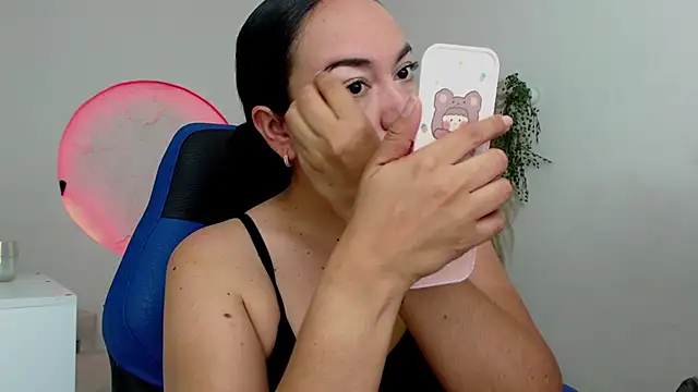 Snapshot of Yadis_hot chatting on November 25, 9:59 pm Yadis hot online show from November 25, 9:59 pm