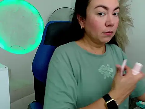 Snapshot of Yadis_hot chatting on December 15, 10:14 pm Yadis hot online show from December 15, 10:14 pm