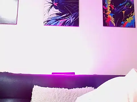 Snapshot of Caroline_Jons chatting on November 12, 1:00 pm Caroline Jons online show from November 12, 1:00 pm