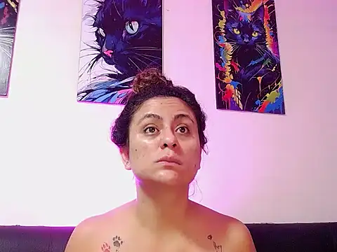 Snapshot of Caroline_Jons chatting on November 14, 10:58 am Caroline Jons online show from November 14, 10:58 am