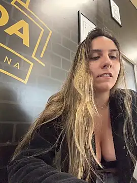 Snapshot of sarah_honey__ chatting on March 17, 3:15 pm sarah honey online show from March 17, 3:15 pm