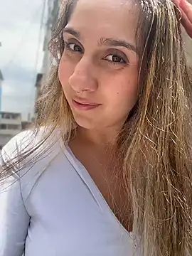 Snapshot of sarah_honey__ chatting on April 14, 4:13 pm sarah honey online show from April 14, 4:13 pm
