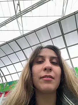Snapshot of sarah_honey__ chatting on April 17, 3:15 pm sarah honey online show from April 17, 3:15 pm