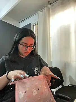 Snapshot of Kloe_Novoa chatting on November 12, 12:49 pm Kloe Novoa online show from November 12, 12:49 pm