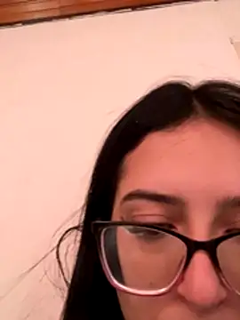 Snapshot of Kloe_Novoa chatting on December 2, 1:39 pm Kloe Novoa online show from December 2, 1:39 pm