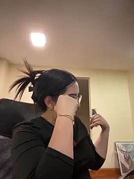 Kloe Novoa online show from February 28, 1:45 pm