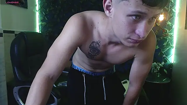 Garuo 18 online show from December 3, 7:23 pm