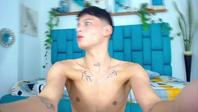 Hot Boys Latinos X online show from November 28, 10:01 pm