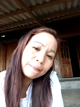 Snapshot of Gwen-n chatting on October 24, 6:10 am Gwen-n online show from October 24, 6:10 am