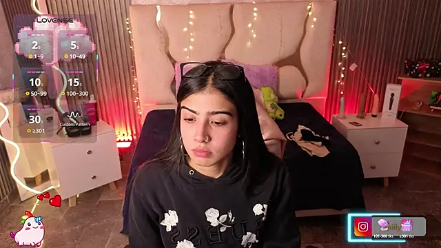 MAIILY TAY online show from February 26, 12:48 pm