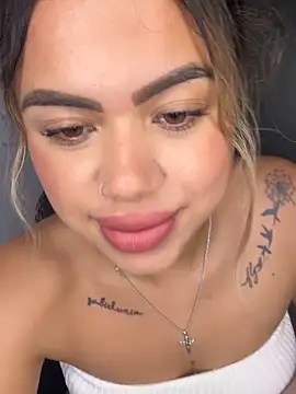 Alanna-foxx online show from November 7, 11:27 pm