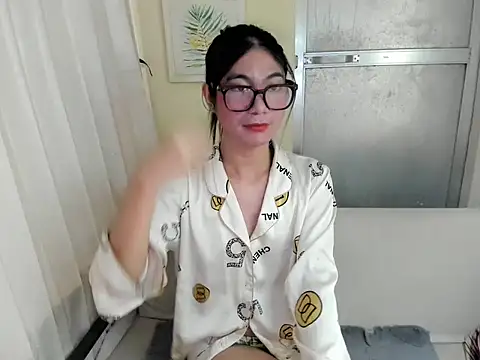 Snapshot of BigCockJade chatting on December 17, 9:32 pm BigCockJade online show from December 17, 9:32 pm