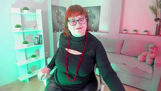 Snapshot of KendallRoie chatting on October 30, 9:44 am KendallRoie online show from October 30, 9:44 am