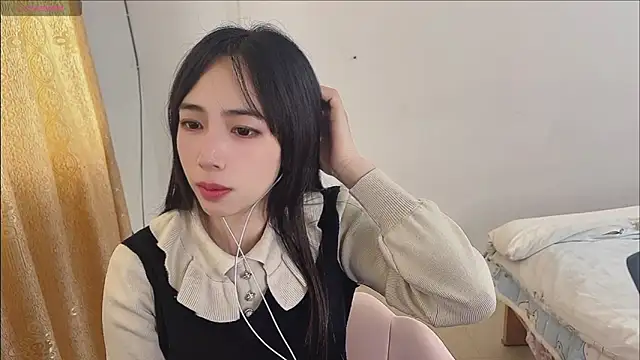 Snapshot of by-Hannah chatting on November 12, 5:08 am by-Hannah online show from November 12, 5:08 am