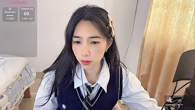 Snapshot of by-Hannah chatting on December 18, 2:28 am by-Hannah online show from December 18, 2:28 am