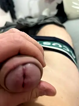 Snapshot of grossebite12335 chatting on December 17, 6:58 pm grossebite12335 online show from December 17, 6:58 pm