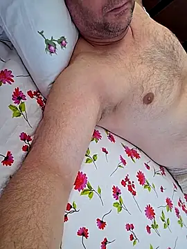 Snapshot of Efe53100 chatting on November 10, 11:42 am Efe53100 online show from November 10, 11:42 am