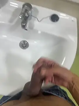 Snapshot of findomhot chatting on October 31, 5:25 pm findomhot online show from October 31, 5:25 pm