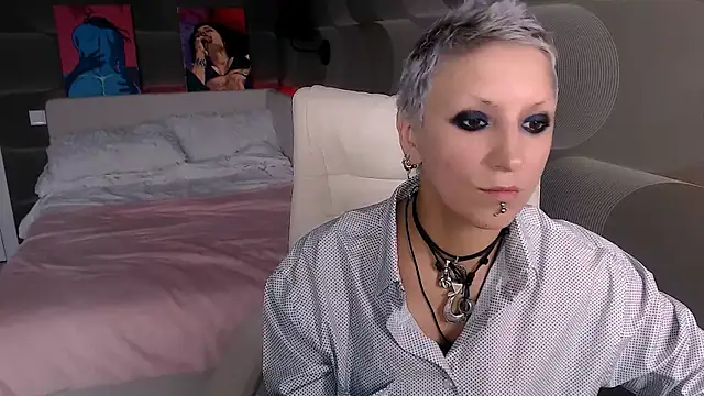 Snapshot of Sweet-n-Strong chatting on October 26, 8:09 am Sweet-n-Strong online show from October 26, 8:09 am