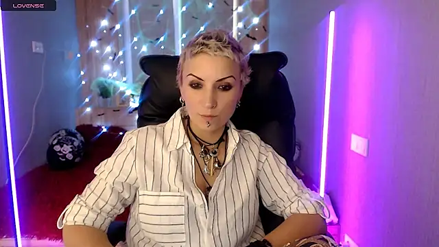 Snapshot of Sweet-n-Strong chatting on November 7, 1:22 pm Sweet-n-Strong online show from November 7, 1:22 pm