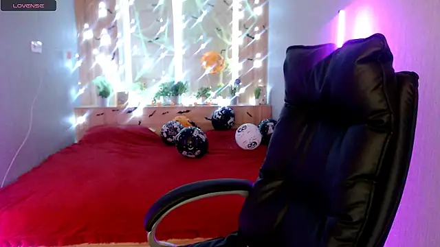 Snapshot of Sweet-n-Strong chatting on November 13, 7:51 am Sweet-n-Strong online show from November 13, 7:51 am