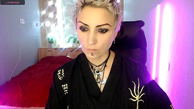 Snapshot of Sweet-n-Strong chatting on November 18, 1:04 pm Sweet-n-Strong online show from November 18, 1:04 pm