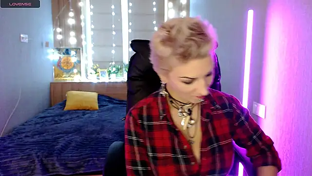 Snapshot of Sweet-n-Strong chatting on November 29, 7:55 am Sweet-n-Strong online show from November 29, 7:55 am