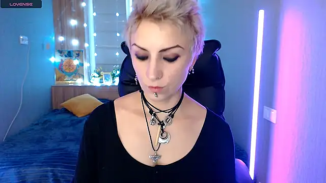 Snapshot of Sweet-n-Strong chatting on December 2, 8:19 am Sweet-n-Strong online show from December 2, 8:19 am