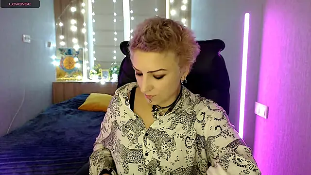 Snapshot of Sweet-n-Strong chatting on December 4, 8:01 am Sweet-n-Strong online show from December 4, 8:01 am