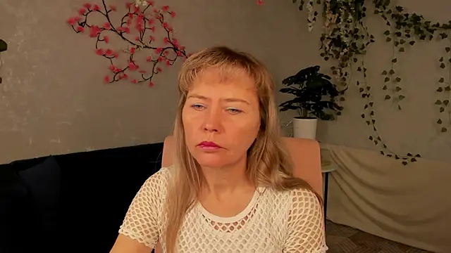 Carla Vogue online show from November 17, 3:12 am