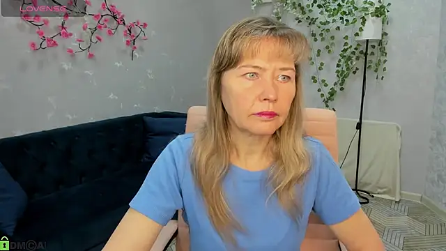 Carla Vogue online show from November 29, 2:58 am