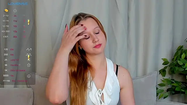 Snapshot of Charil_Wilson chatting on November 27, 4:25 am Charil Wilson online show from November 27, 4:25 am